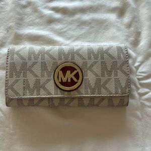 Michael Kors Fulton Carryall Wallet